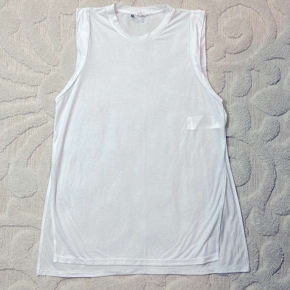 Under Armour sleeveless athletic top w/ high side slits Size- L Color- White - Picture 3 of 9